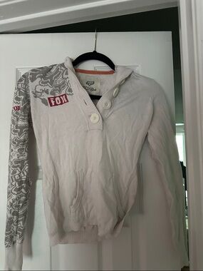 Fox Women's Cream V-Neck Button Sweater with Gray Patterned Sleeve